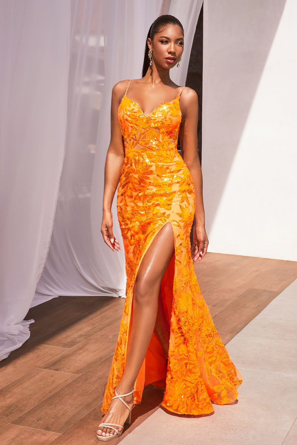 CDsequin-fitted-sleeveless-gown-cm350